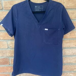 Figs •Catarina scrub top